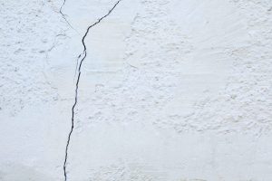Fissure sur enduit de façade, diagnostic Aunis Façades