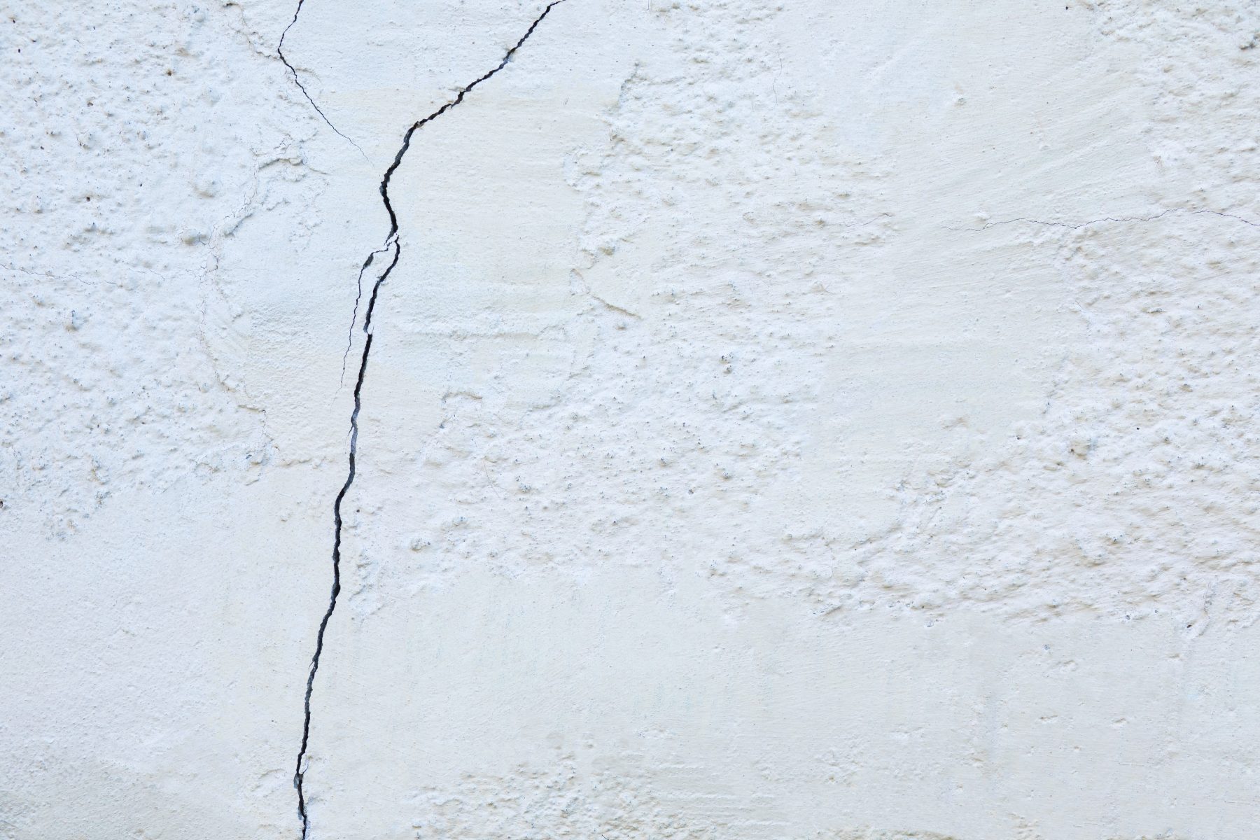 Fissure sur enduit de façade, diagnostic Aunis Façades