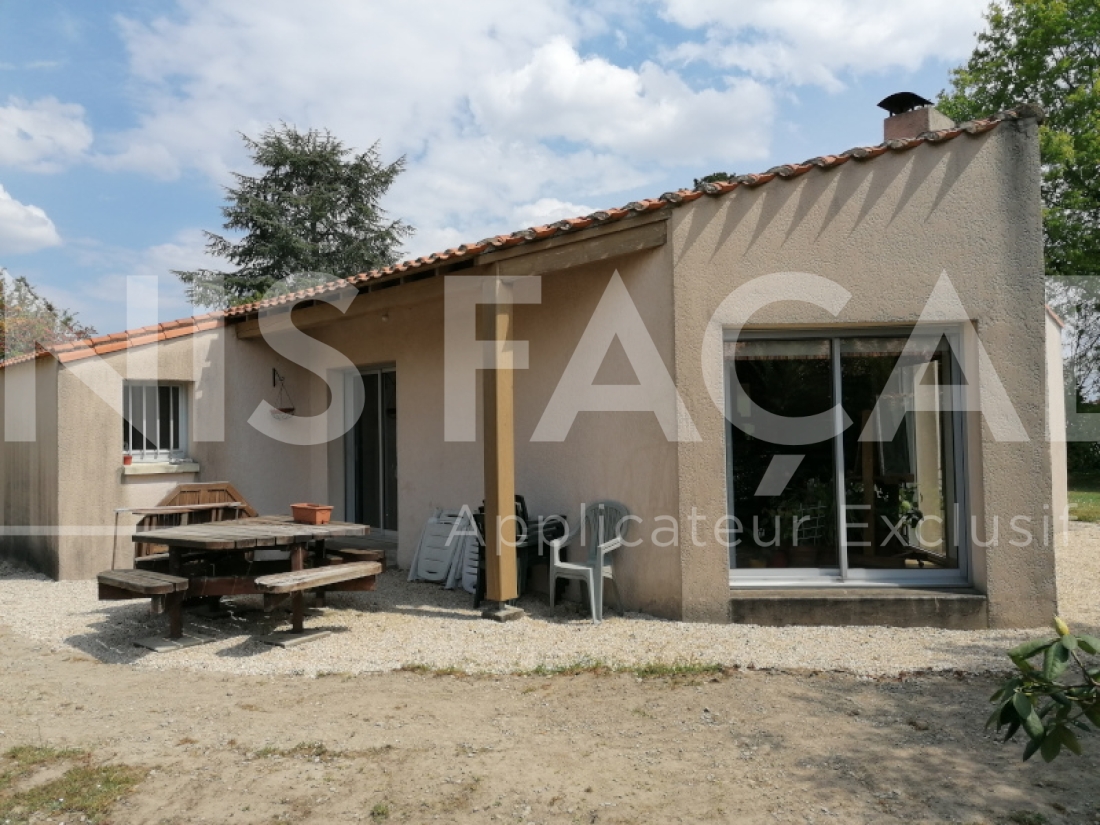 Façade de maison enduite avec baie vitrée, Aunis Façades